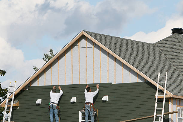Professional Siding technician working in Hanscom AFB, MA